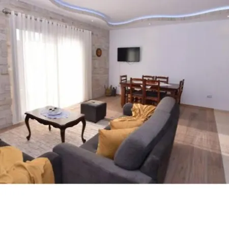 For 6 Persons!! Vlorë